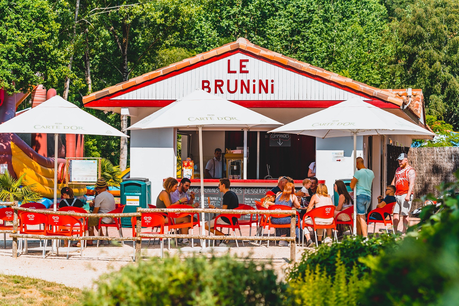 Sandwicherie le Brunini et sa terrasse